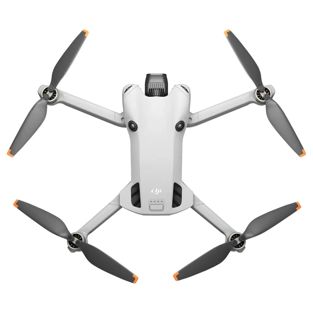 Detalhe da câmera e estabilizador de 3 eixos do DJI Mini 4 Pro